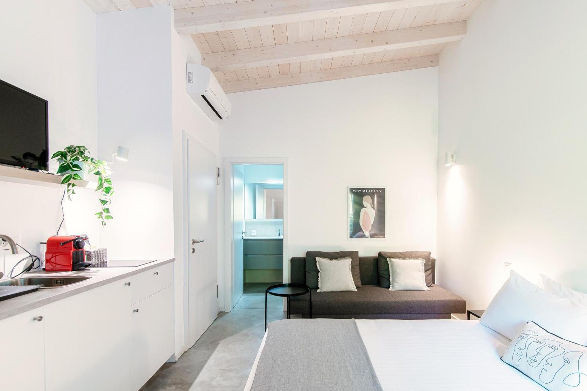 Le Betulle Studios By Quokka 360 - Studio Apartments By The Origlio Lake Экстерьер фото